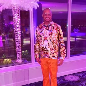 Meet your Posher, Cliff roberto